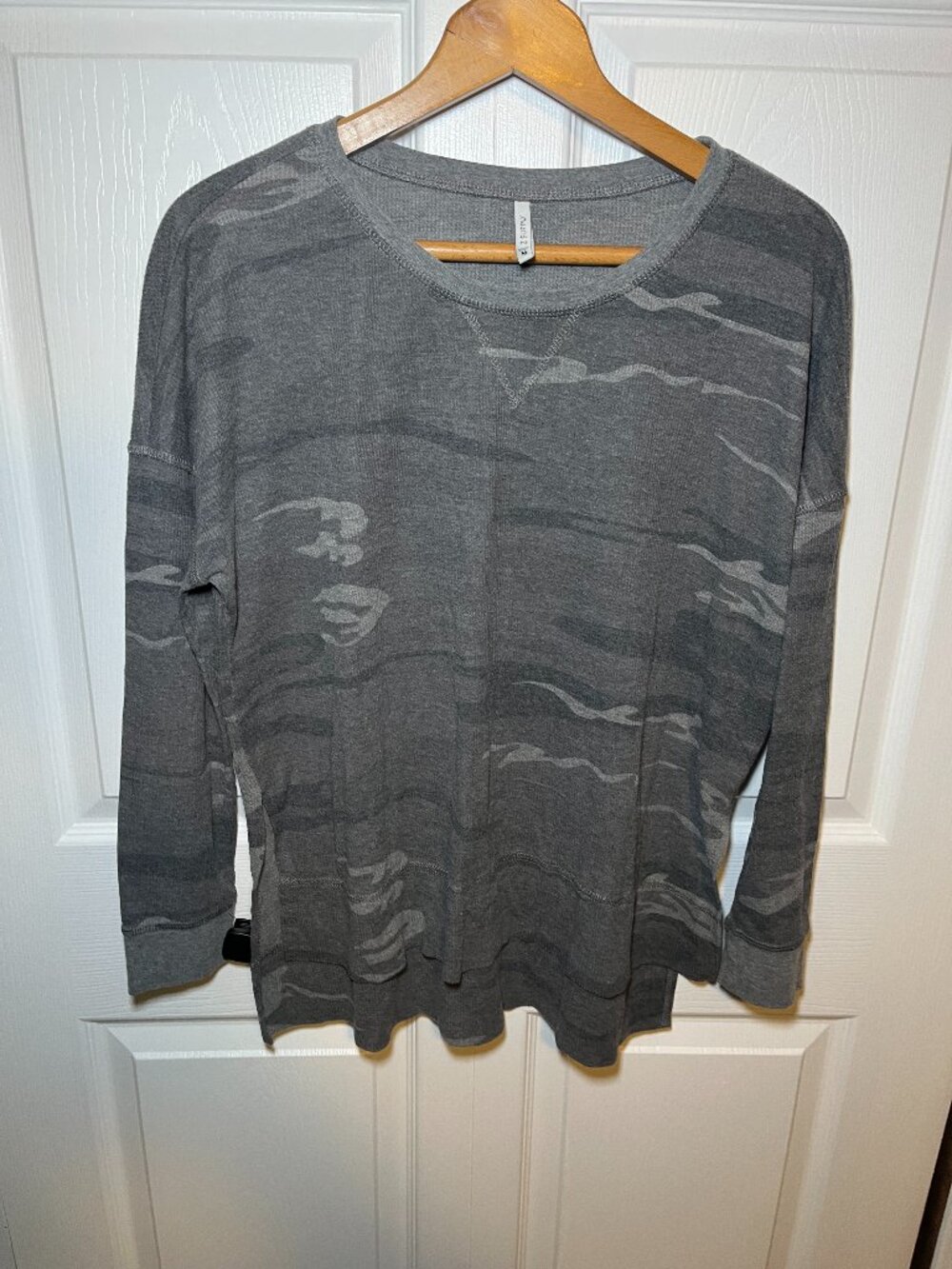 Z Supply Gray Camo Long Sleeve Top Medium